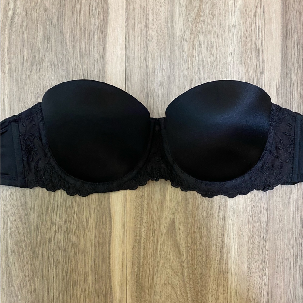Black Strapless Wonderbra Size: 38B